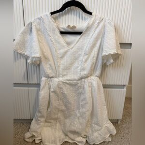 Elegant White V-Neck Mini Dress